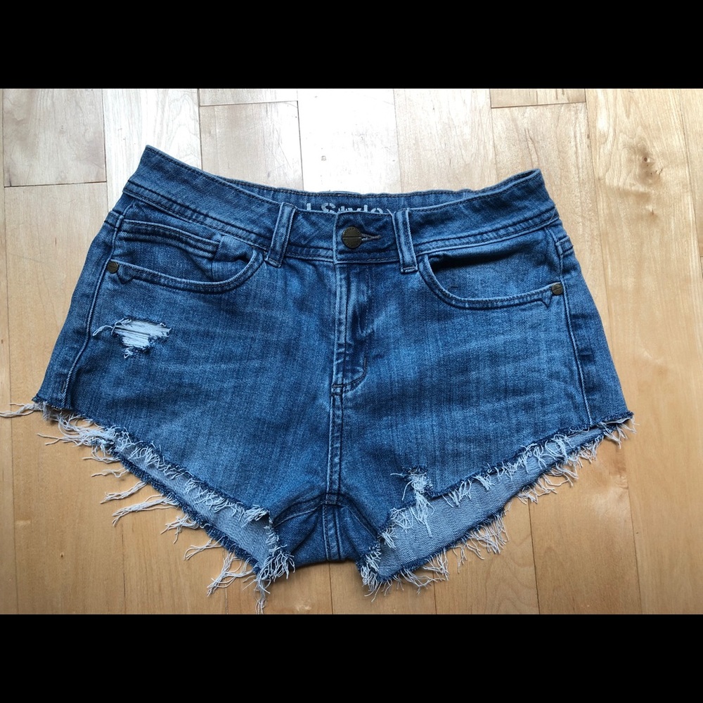 Distressed denim shorts high waist